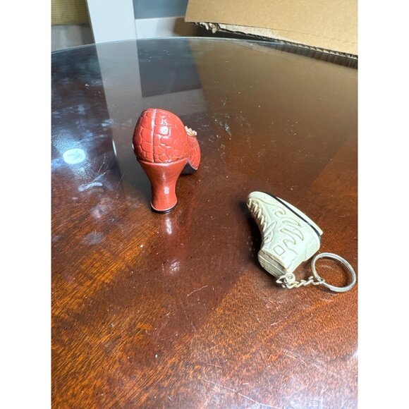 Decorative Red High Heel Shoe Figurine & Ice Skate Keychain Set            70-47 - Picture 3 of 6